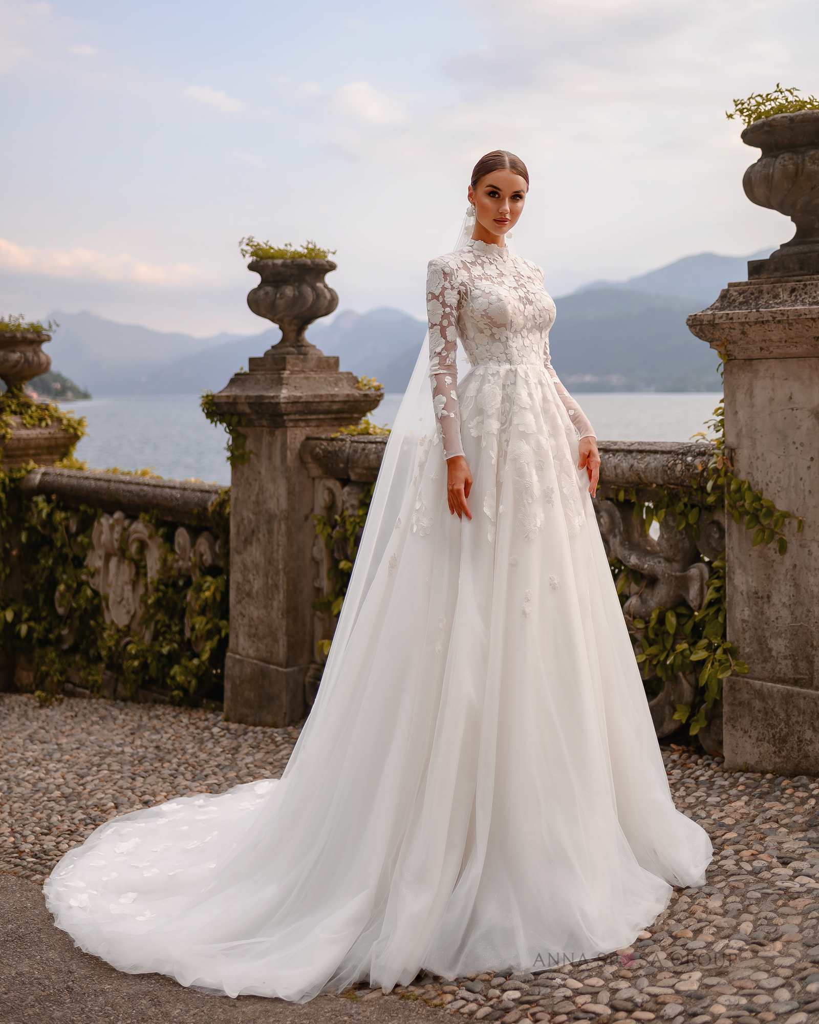 Women's Ball-gown Long Sleeves V-neck Floral Lace Wedding Gown